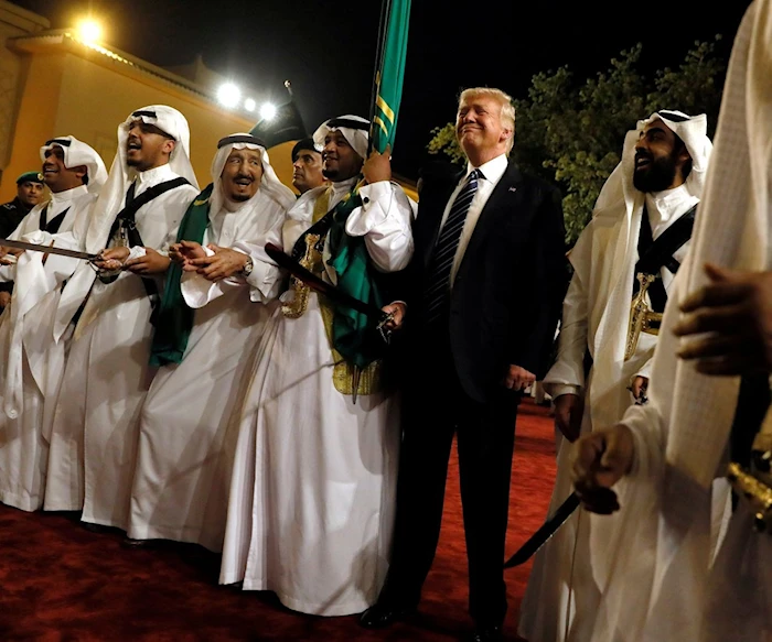 المبالغة في الاحتفاء بترامب دليل على ضعف العرب والمسلمين  المبالغة في الاحتفاء بترامب دليل على ضعف العرب والمسلمين