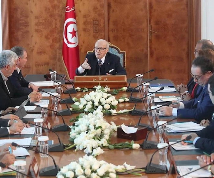 تدحرجت الأمور بسرعة داخل القوى والمنظمات التي أعدّت وثيقة قرطاج 2  تدحرجت الأمور بسرعة داخل القوى والمنظمات التي أعدّت وثيقة قرطاج 2