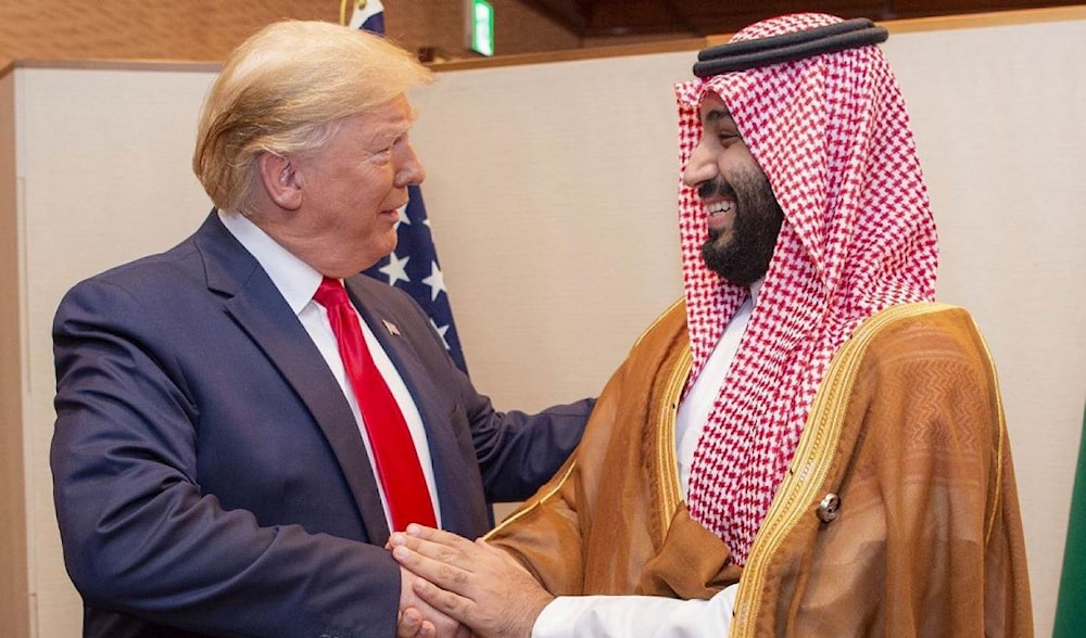 محمد بن سلمان وترامب خلال لقاء في العام 2019.