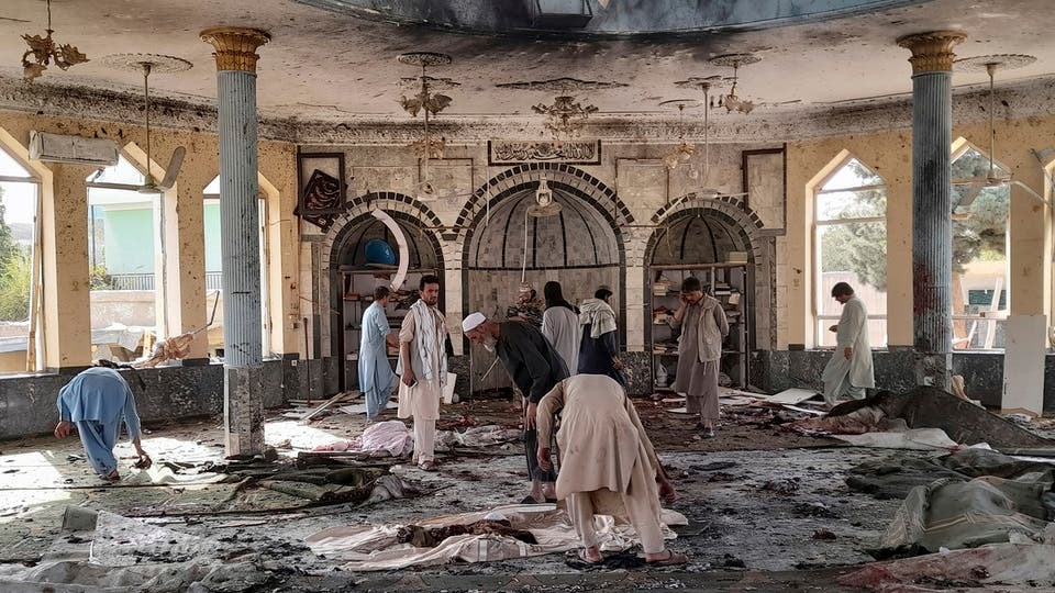 أفغانستان: أهالي ضحايا تفجير المسجد يشيّعون جثامين أبنائهم