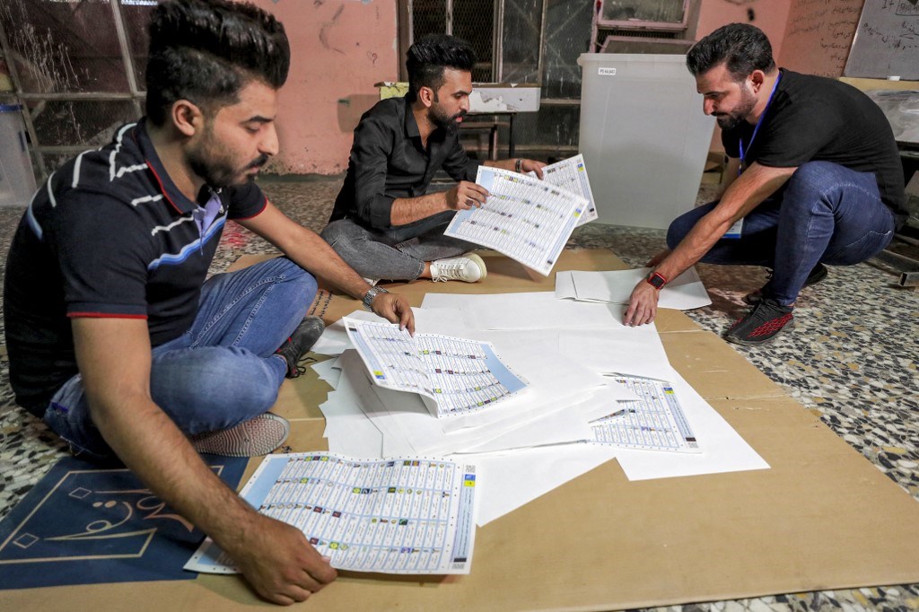 المفوضية العليا للانتخابات: المحطات التي ستفحص يدوياً هي 140 محطة (أ ف ب)