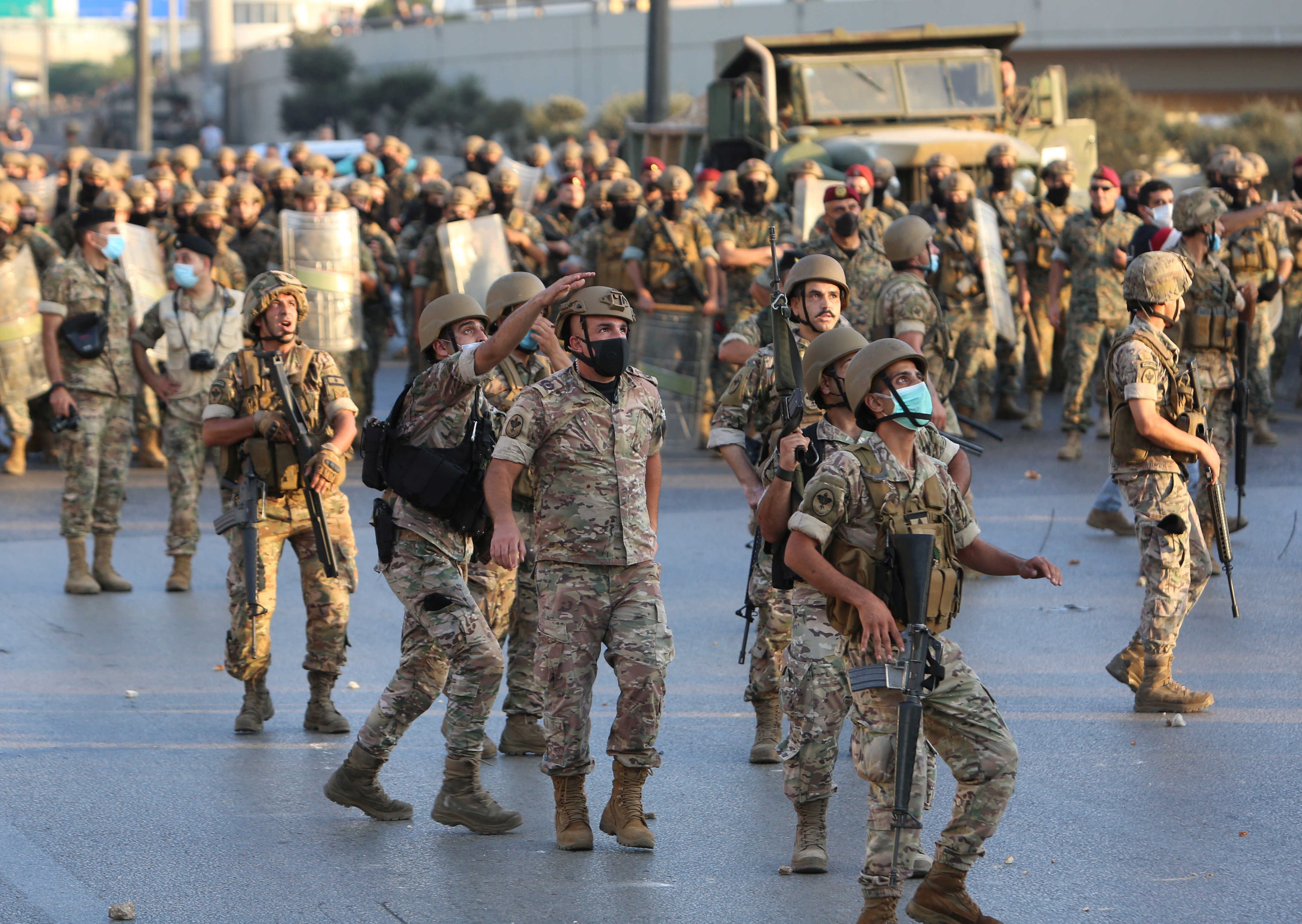 مصدر رفيع في الجيش اللبناني للميادين: توقيف عدد من عناصر القوات اللبنانية