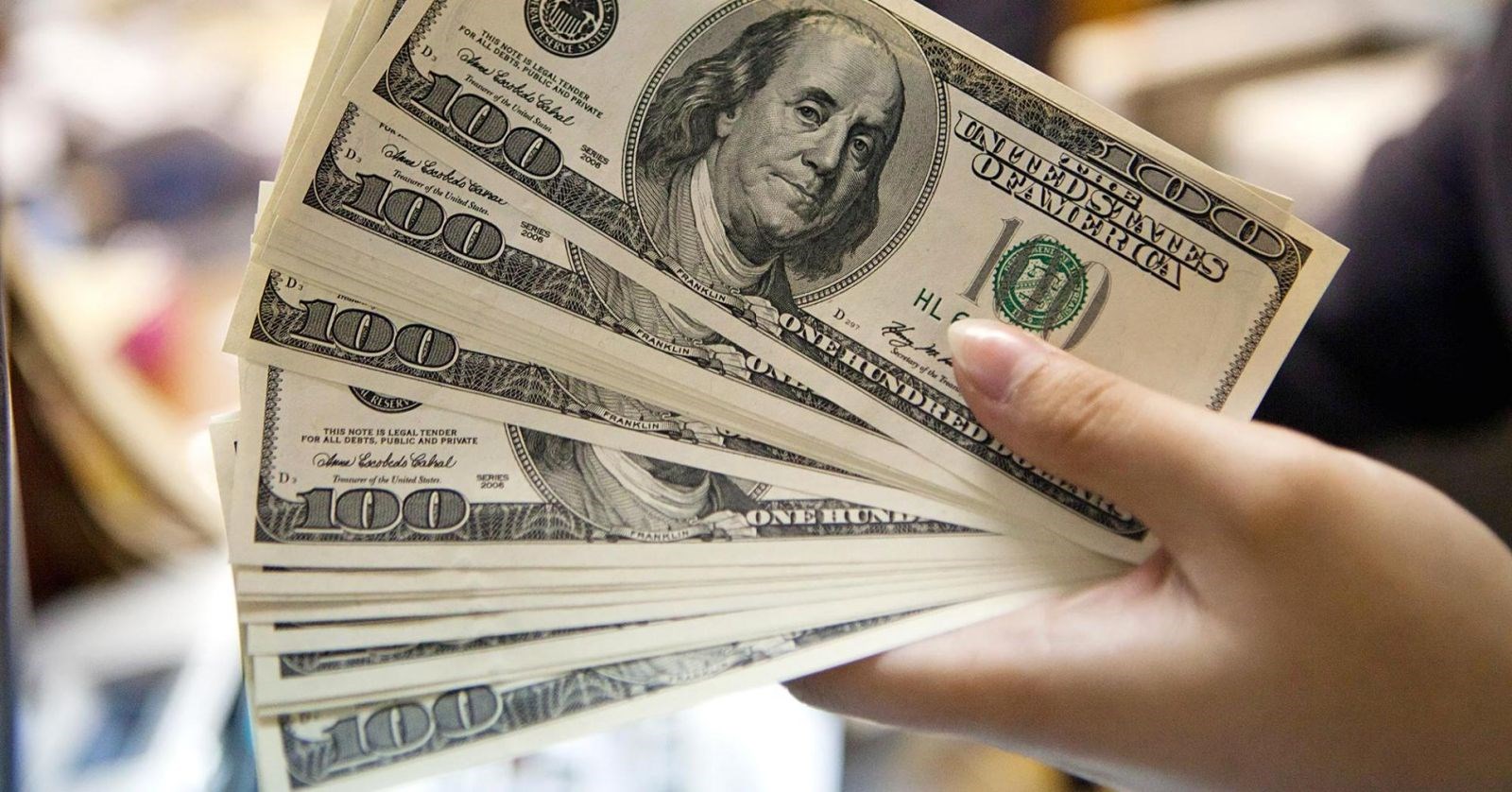 هبط الدولار الأميركي 0.7% مقابل نظيره الكندي