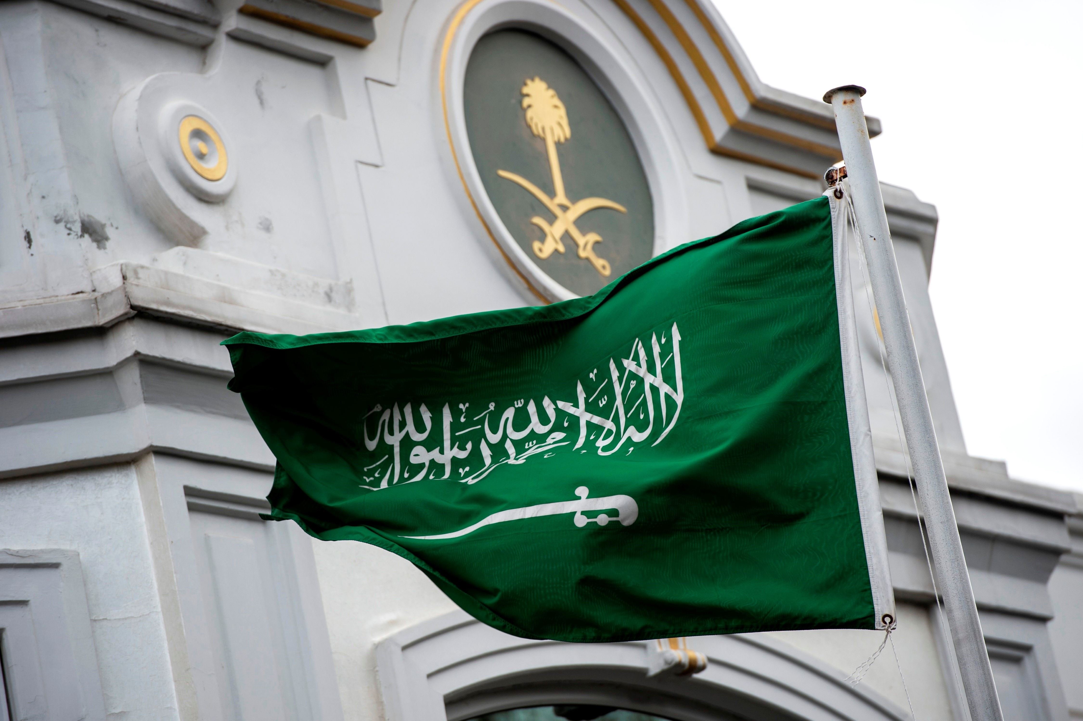 السعودية تستدعي سفيرها من لبنان وتطلب من السفير اللبناني مغادرة بلادها