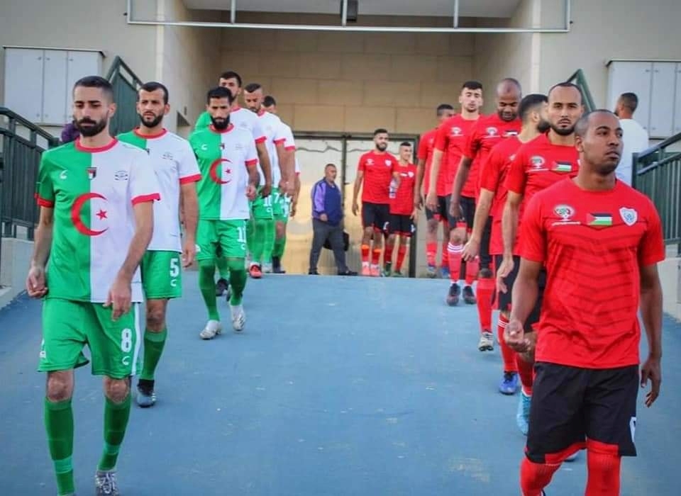 نادي السواحرة الفلسطيني بألوان العلم الجزائري