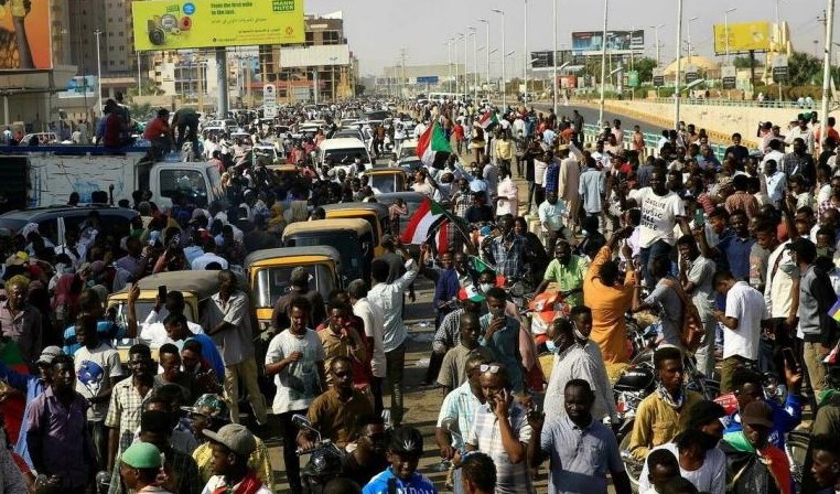 صورة لإحدى المظاهرات في السودان.