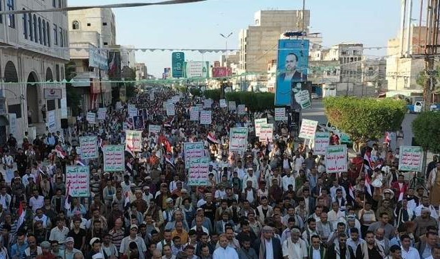 مسيرة حاشدة في الحُدَيْدَة تُندّد بجرائم قوات التحالف السعودي