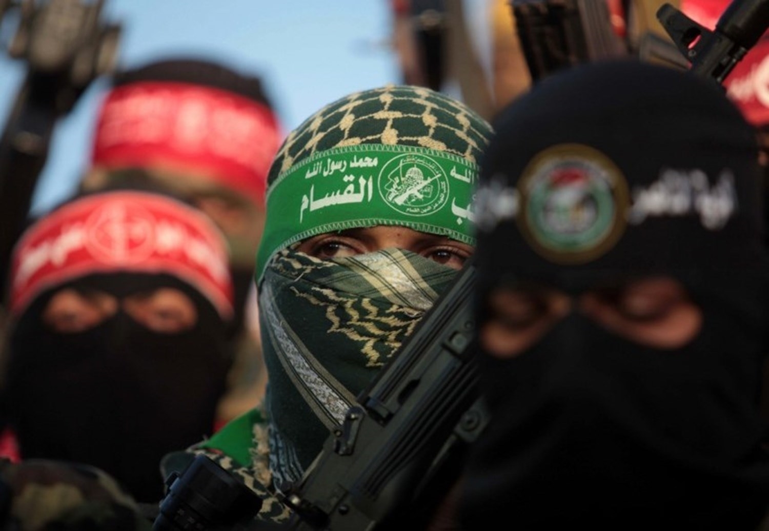 عناصر من الفصائل الفلسطينية