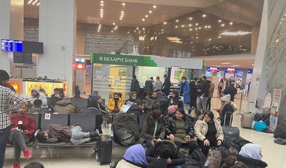 العراق: 420 جواز مرور لمواطنين  عالقين في بلاروسيا يرغبون بالعودة إلى العراق 