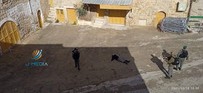 سيدة فلسطينية مسنة مغماً عليها في الخليل بذريعة طعن مستوطن