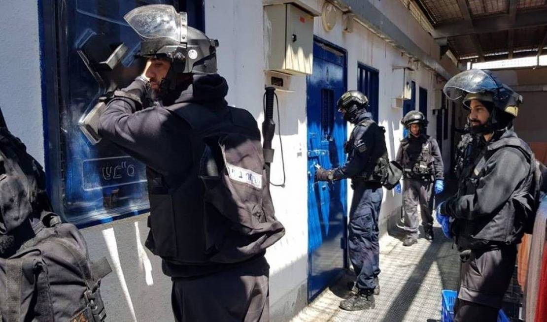 مركز فلسطين: الاحتلال الإسرائيلي يمعن في التنكيل بالأسيرات في سجونه