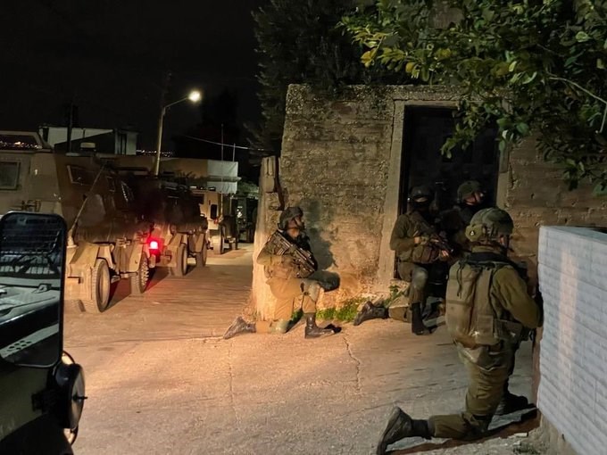 قوات كبيرة من الاحتلال تقتحم بلدة السيلة بالضفة وتعتقل عدداً من الفلسطينيين