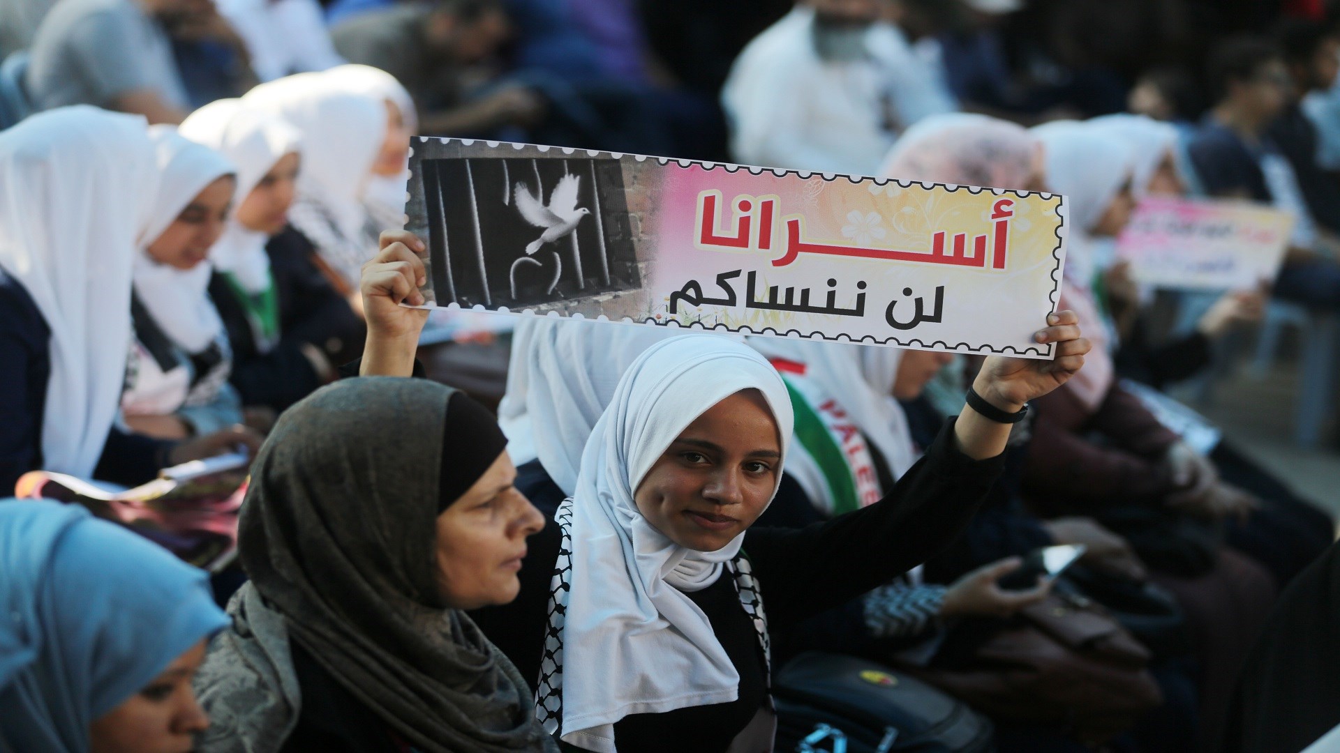 مكتب إعلام الأسرى الفلسطينيين: الساعات القادمة تحمل في طياتها تصعيداً خطراً