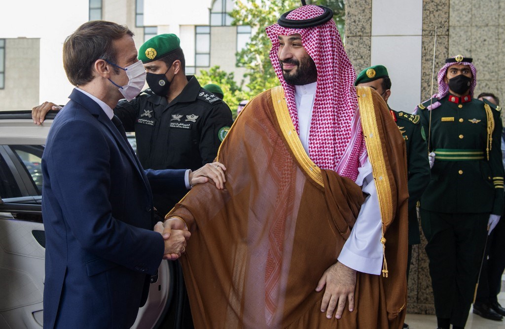 أول زيارة منذ مقتل جمال خاشقجي.. محمد بن سلمان يستقبل ماكرون في السعودية