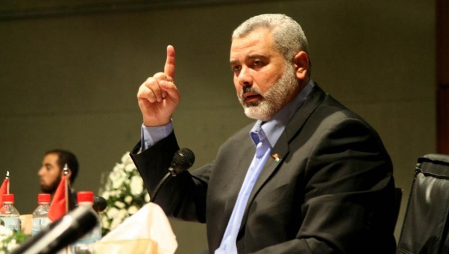 هنية يهنئ السيد علي خامنئي في ذكرى انتصار الثورة في إيران