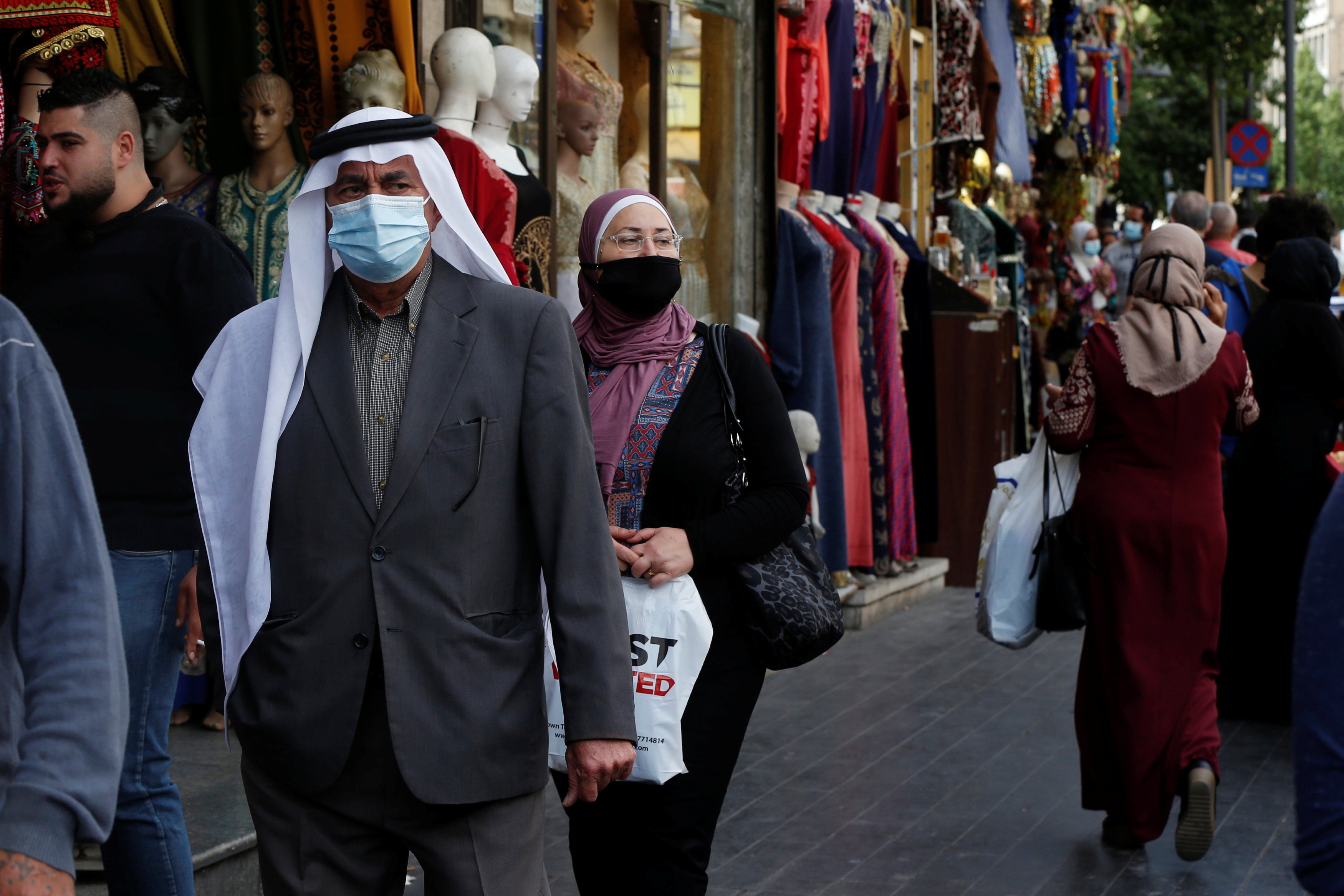 وفاة أكثر من 100 ألف شخص في الشرق الأوسط جراء الإصابة بـ كوفيد-19
