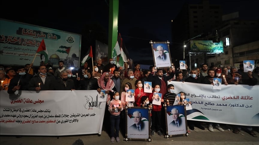 المشاركون في وقفة تضامنية مع الخضري طالبوا بتدخل مؤسسات حقوق الانسان لحل قضيته