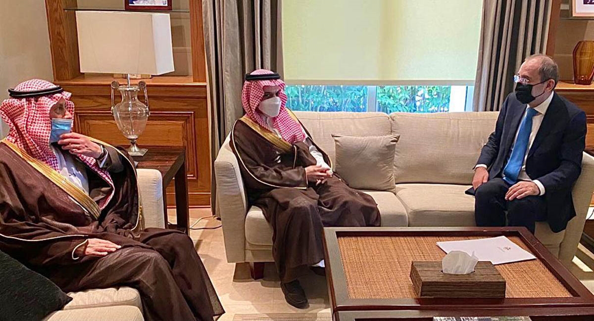 وزير الخارجية الأردني يستقبل نظيره السعودي