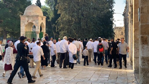 الاحتلال الإسرائيلي عمل على إخلاء المستوطنين الذي كانوا يتجمعون أمام حائط البراق بالقدس المحتلة (أرشيف)