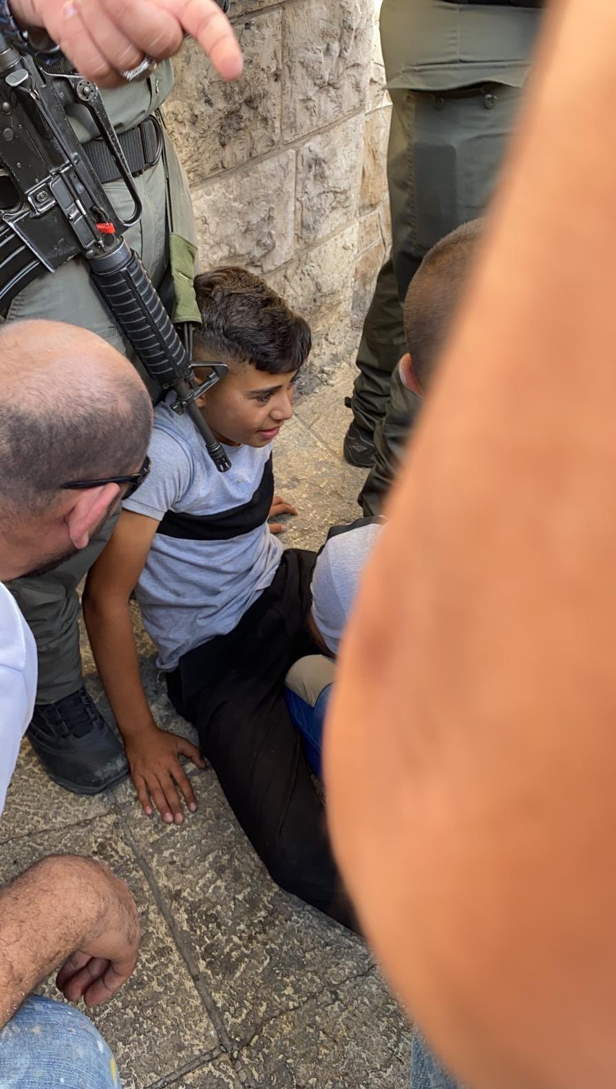 دهس طفل  في القدس بسبب رفعه علم فلسطين