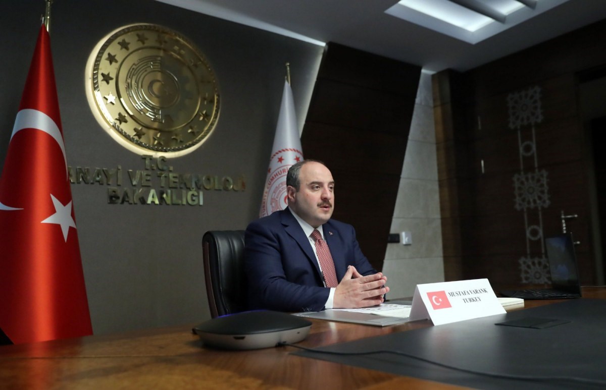  وزير الصناعة التركي مصطفى ورانك