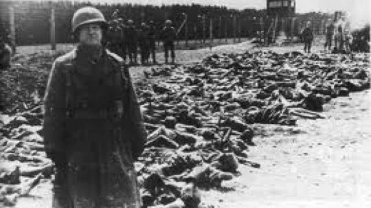 صور العربي بن مهيدي المجزرة المروعة التي ارتكبنها فرنسا بحق الجزائريين في 8 أيار 1945.