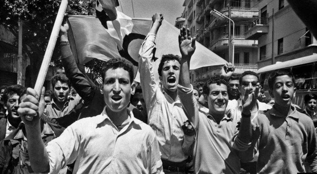 الثورة التي ألقاها العربي بن مهيدي ورفاقه للشعب الجزائري.. فاحتضنها.