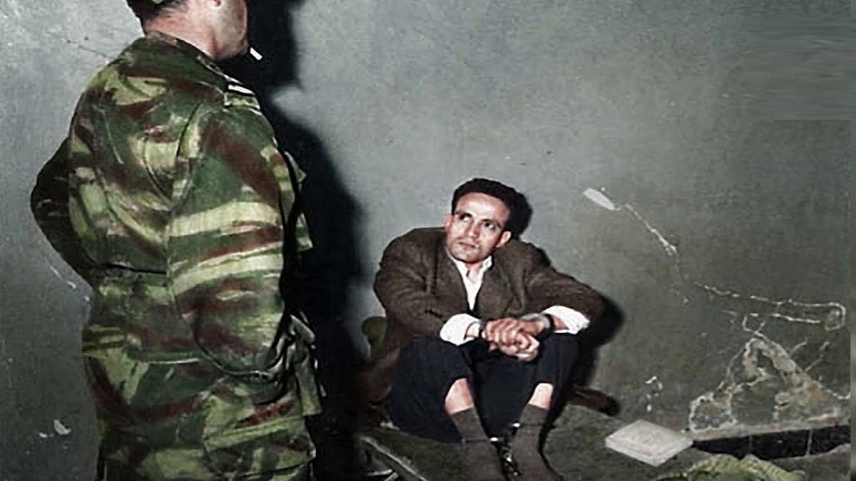 من صور العربي بن مهيدي.. في إحدى زنازين الاحتلال الفرنسي.