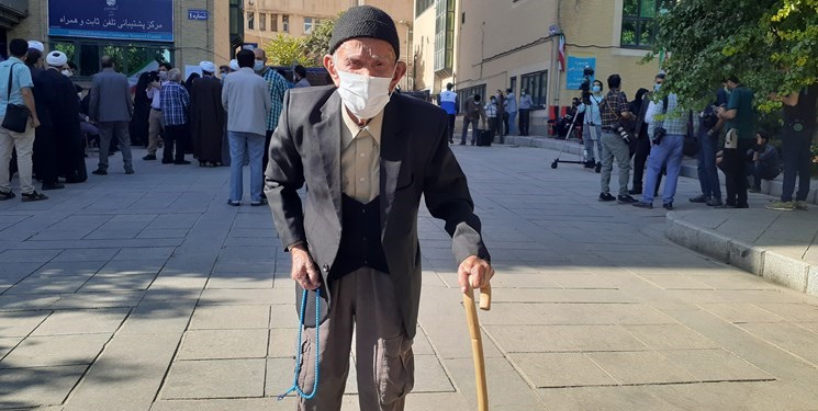 عمره 95 عاماً.. كبار السن يشاركون في صنع مستقبل الأجيال