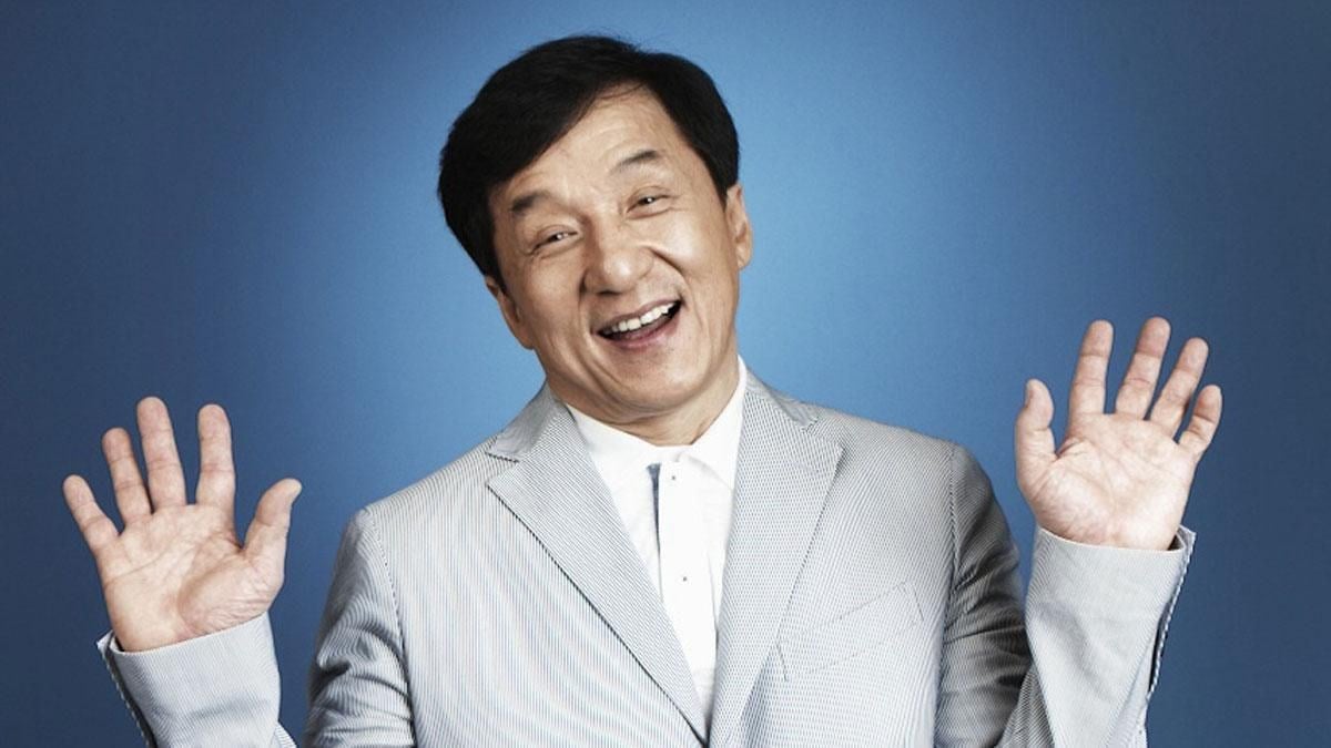 الممثل الصيني جاكي شان الذي قدم مجموعة مهمة من أفلام الأكشن الكوميدية