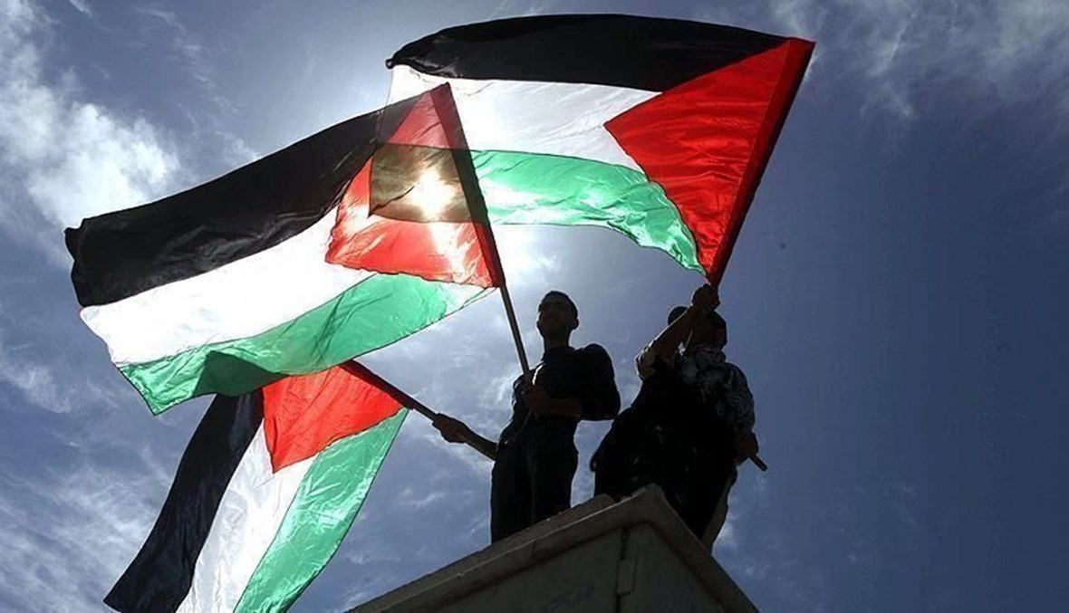 ناشطون يدعمون القضية الفلسطينية بهاشتاغ 