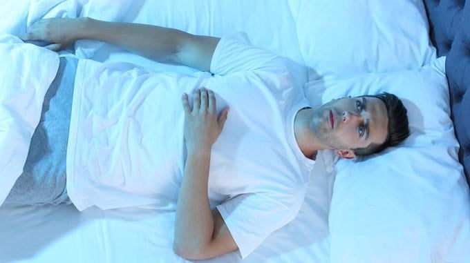 عارض الجاثوم أو شلل النوم يستمر من عدة ثوانٍ إلى عدة دقائق