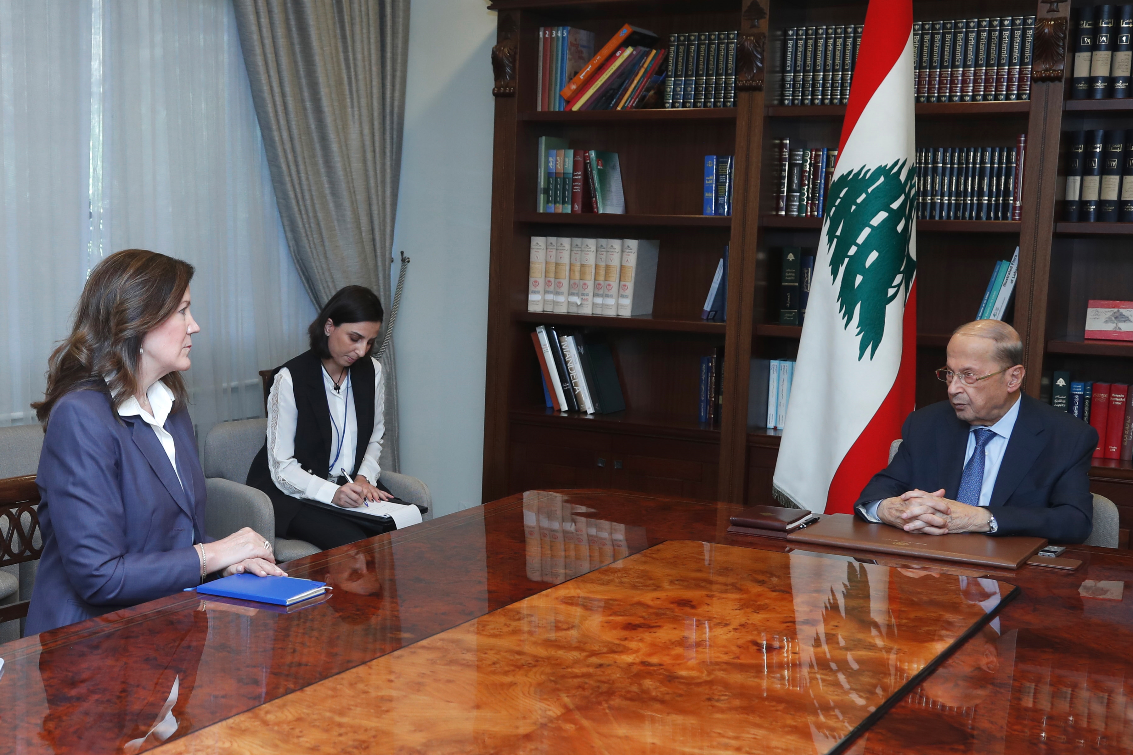 السفيرة الأميركية في لبنان دوروثي شيا تلتقي عون وميقاتي في قصر بعبدا