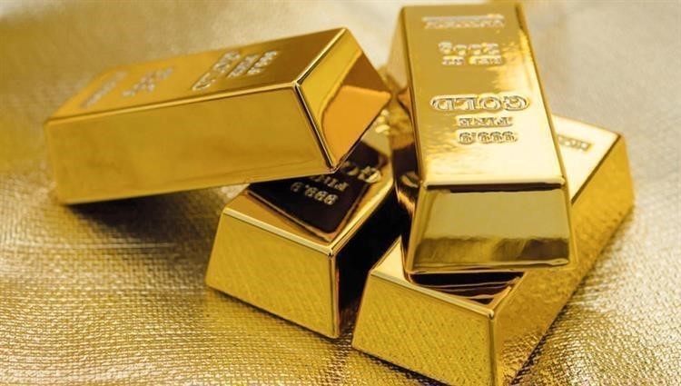 الذهب يهبط مع ارتفاع الدولار والسوق تترقب مؤتمر 