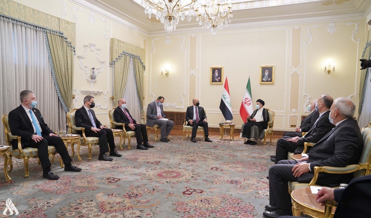 الرئيس العراقي يُبلغ نظيره الإيراني أن بغداد تدعم بقوة استقرار المنطقة وإنهاء التوترات