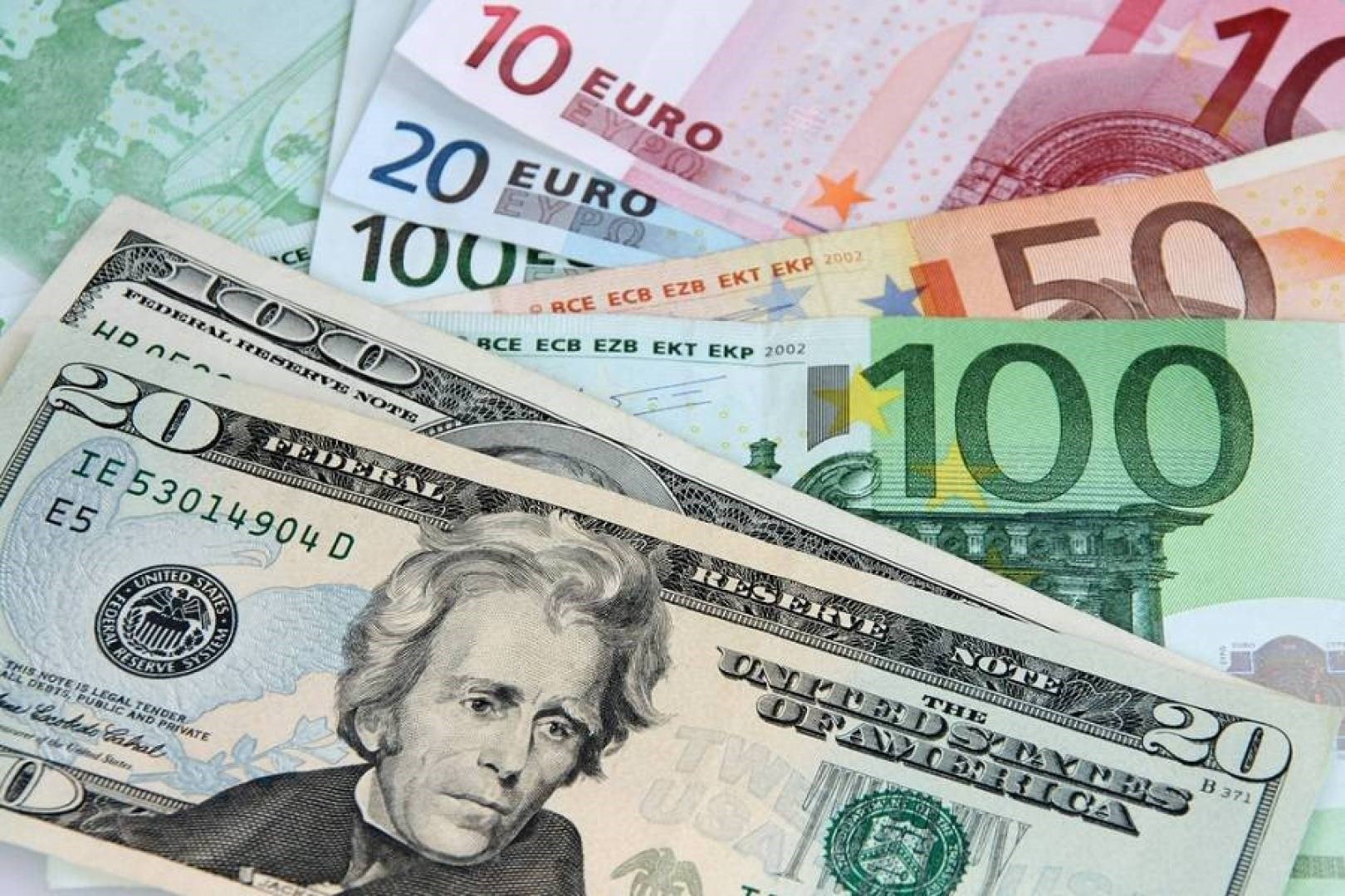 صعدت العملة الأميركية إلى 1.1742 دولار مقابل العملة الأوروبية الموحدة