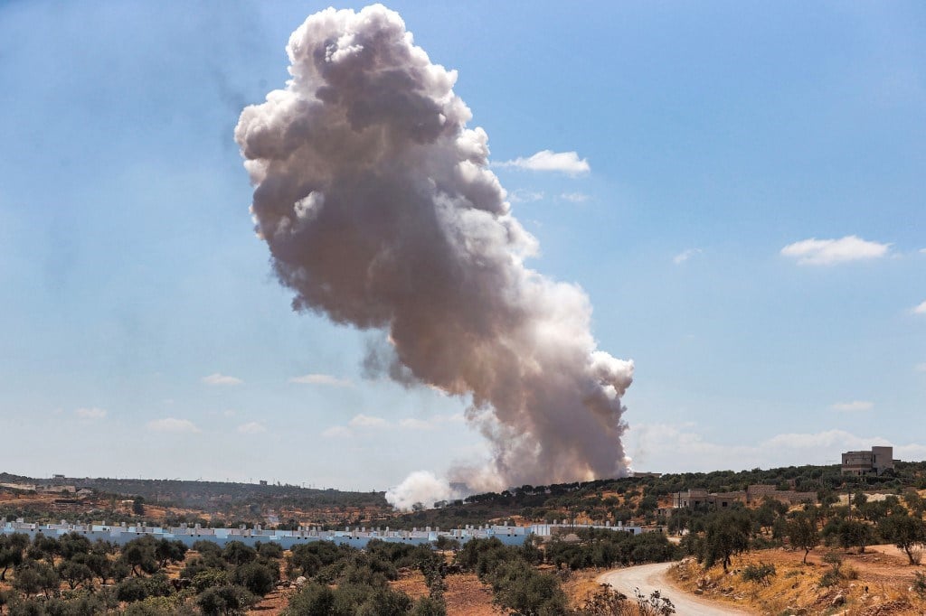 صورة أرشيفية لقصف الجوي بالقرب من بلدة كفريا شمال محافظة إدلب (أ ف ب).