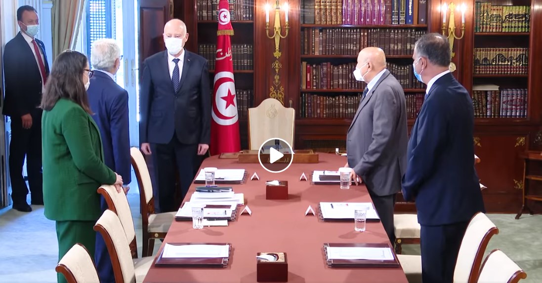 الرئيس التونسي قيس سعيد خلال لقاءه أساتذة القانون الدستوري والعام