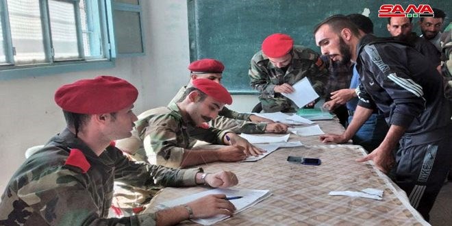 من داخل مركز التسوية الذي أقامته الجهات المختصة في منطقة حوض اليرموك (سانا)