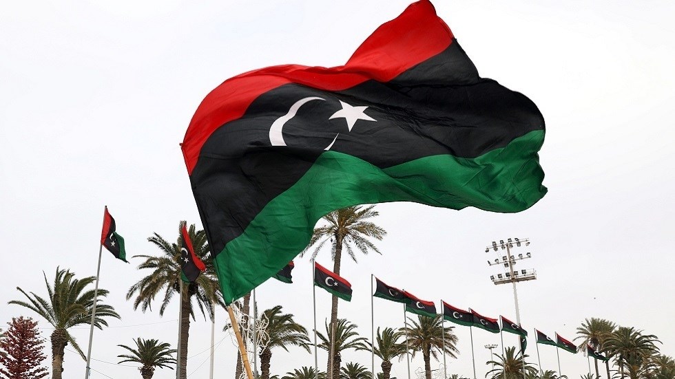 العلم الليبي مرفوعاً في العاصمة طرابلس (صورة أرشيفية).