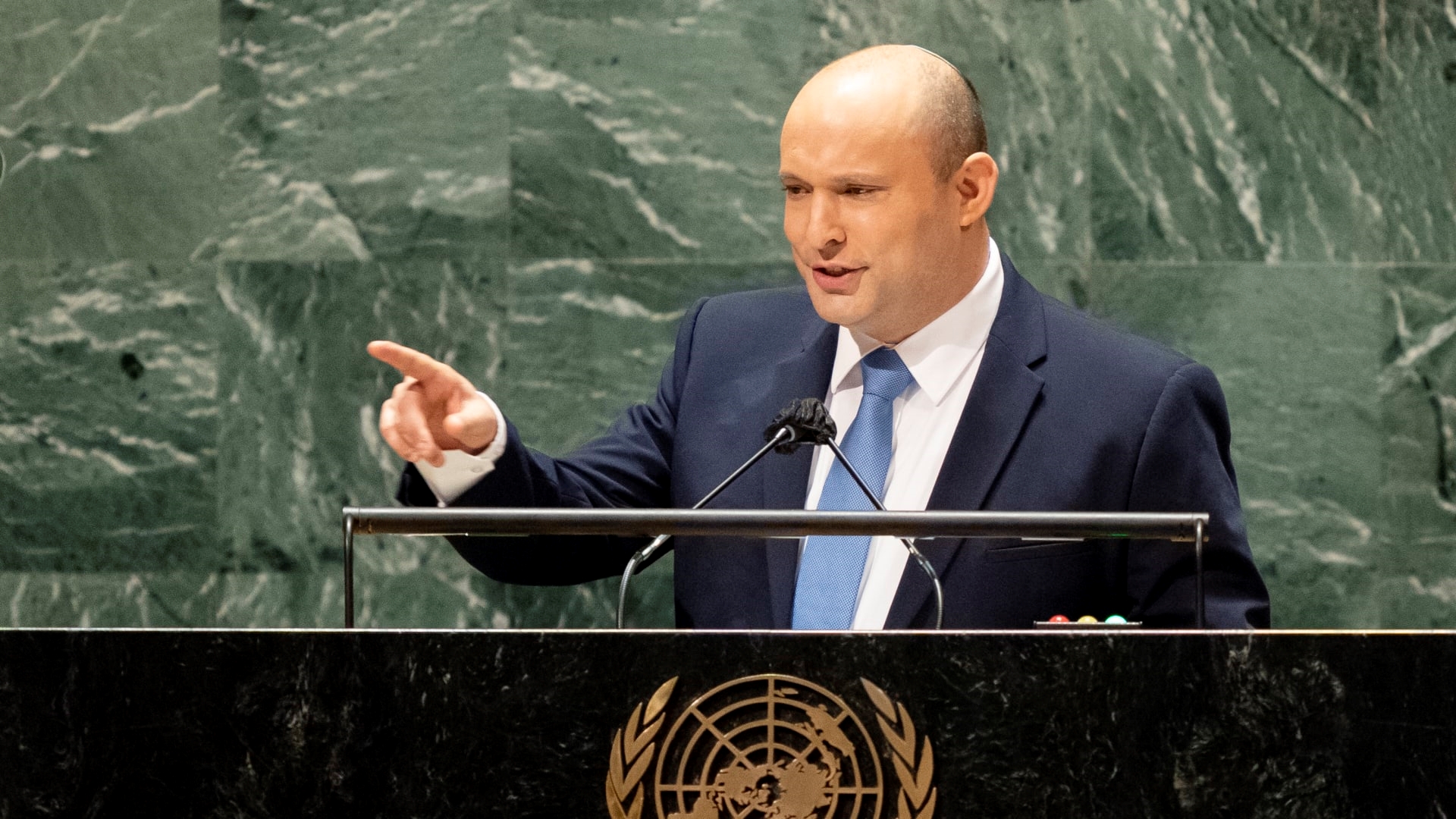 بينيت ما زال يعيش عقدة نقص متلازمة نتنياهو
