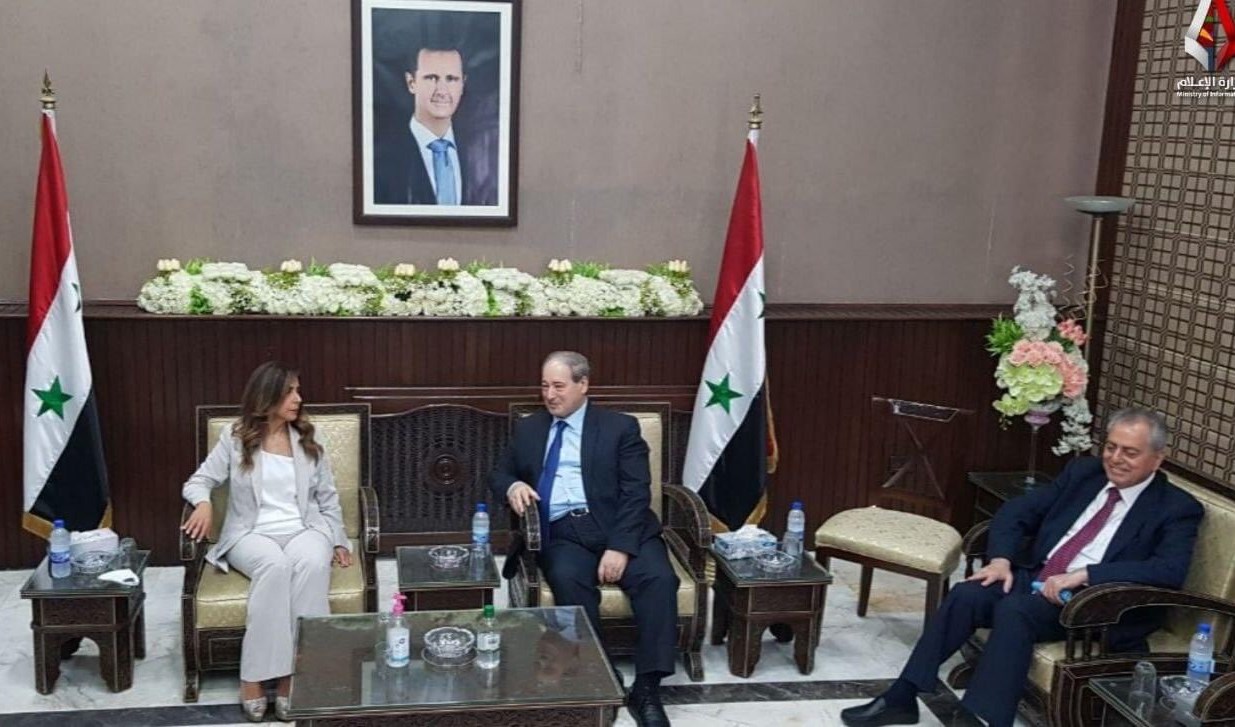 الزيارة الأعلى منذ 10 سنوات.. وفد وزاري لبناني يصل إلى سوريا ويلتقي المقداد