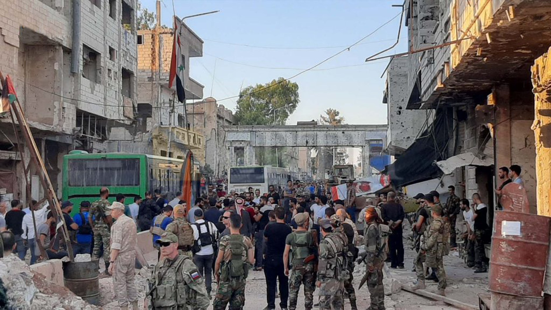 خرجت قبل أيام مجموعة من المسلحين الرافضين للتسوية في درعا البلد إلى الشمال السوري - وكالة سانا (صورة أرشيفية)