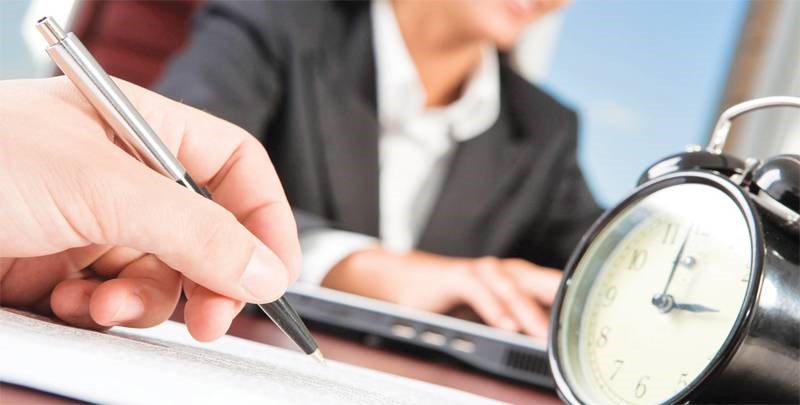  استطلاعات الرأي الحديثة: معظم الناس ينتجون فعلياً لمدة 3 ساعات فقط كل يوم