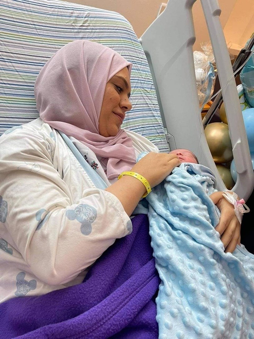 الأسيرة المحررة أنهار الديك تضع مولودها بعد أيام من الإفراج عنها