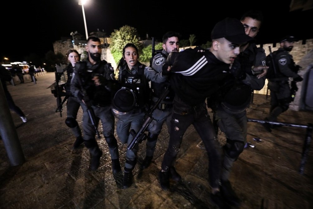 اندلاع مواجهاتٍ بين شبّان فلسطينيين ومستوطنين في حديقة الجرس غربي القدس المحتلة