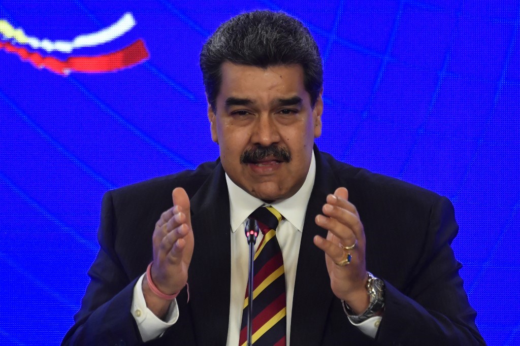 مادورو يؤكد على الدعم المطلق لروسيا والمصادقة على اتفاقية عسكرية معها (أ ف ب)