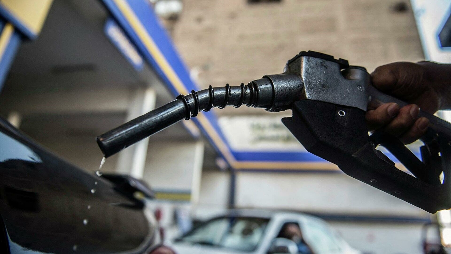 إمدادات البترول قد تتضرر إذا صوّت العمال في مصفاة 