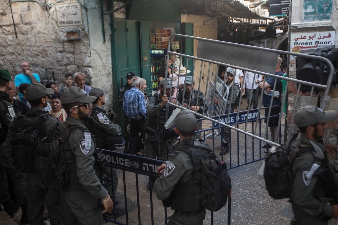 قوات الاحتلال تغلق منطقة باب العامود في القدس المحتلة وتمنع الأهالي من التنقل