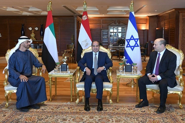 إعلام إسرائيلي عن مصدر سعودي: لقاء السيسي بينيت ابن زايد مهم جداً لمستقبل المنطقة